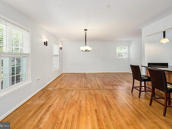 3rd image of 11816 Milbern Dr