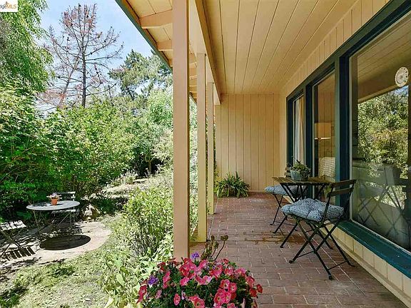 5th image of 2441 Diane Dr