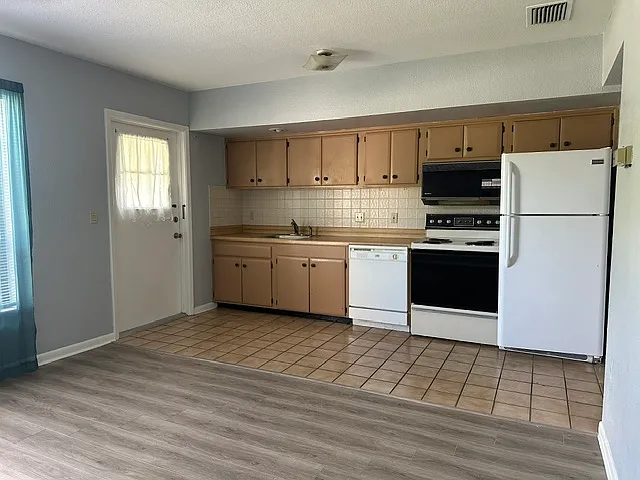 2301 Bay Dr #2 — Photo 17