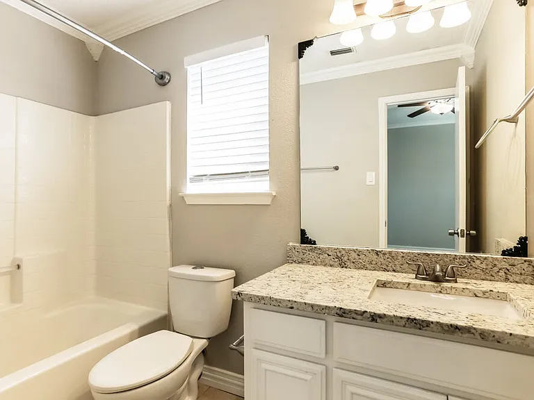 902 Beaufort Ct — Photo 12