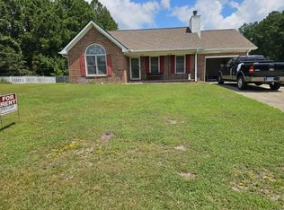 411 Wapiti Dr, Spring Lake, NC 28390
