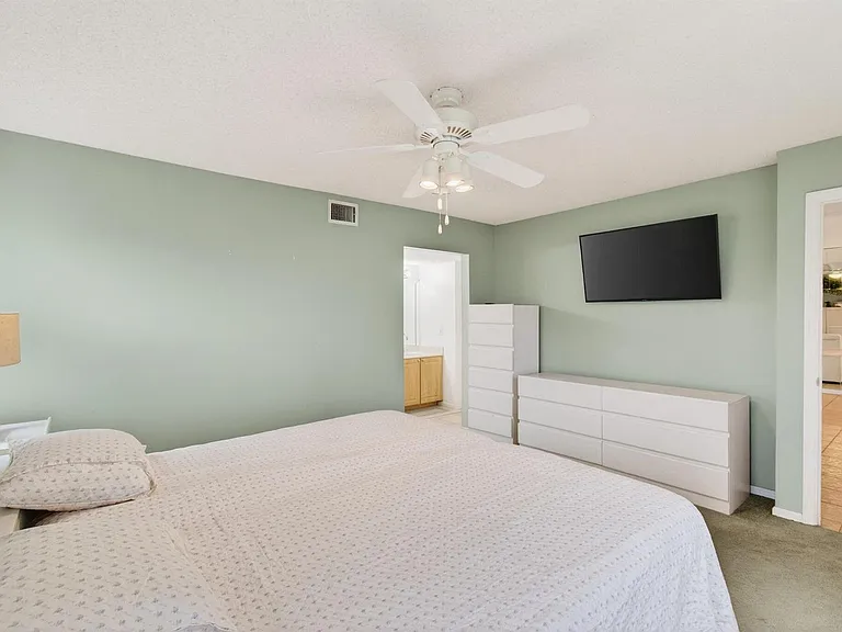 5851 Parkwalk Dr — Photo 44