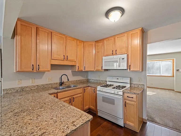 304 Pondridge Cir — Photo 6
