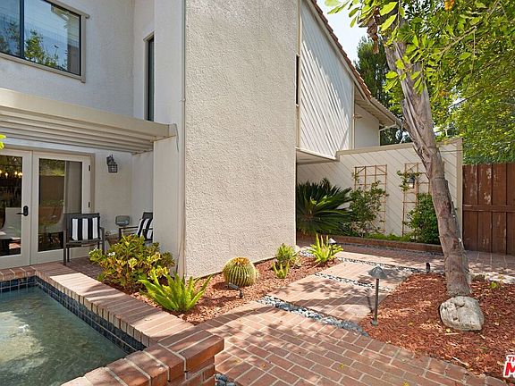 3rd image of 2804 Bottlebrush Dr
