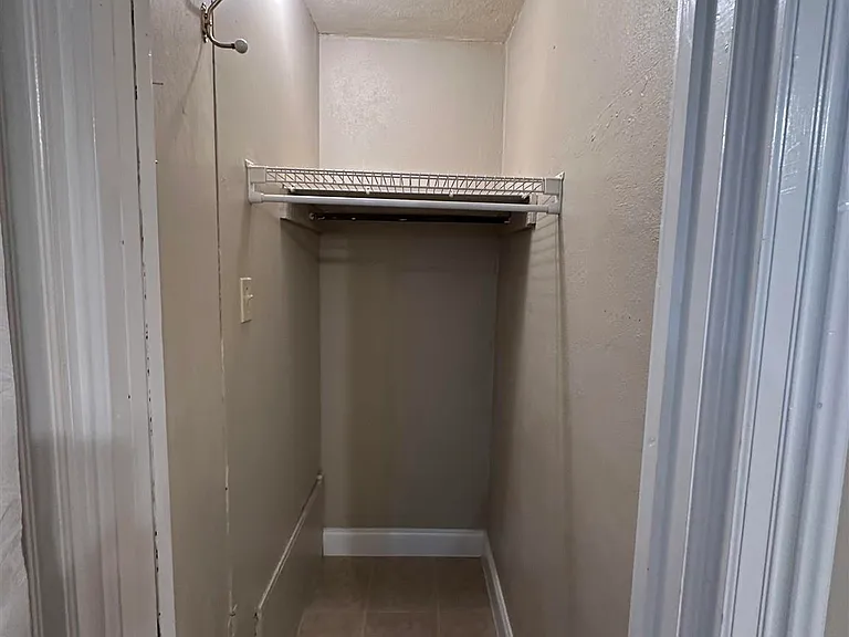305 Colbert Ave — Photo 12