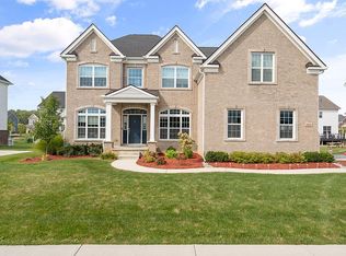 414 Pineway Dr, Ann Arbor, MI 48103