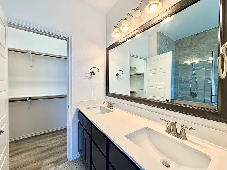 704 Gunning Cv — Photo 19