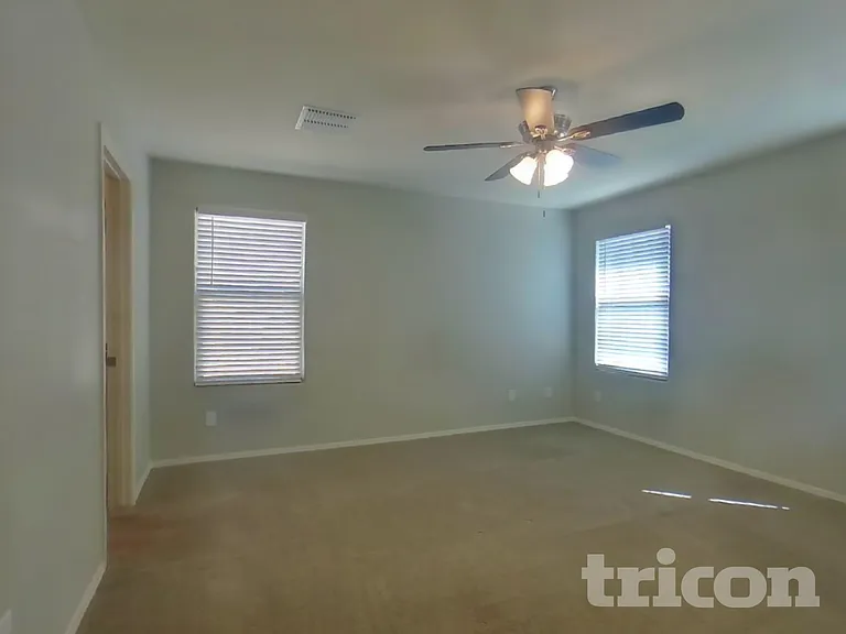 18249 N Clarence Ln — Photo 6