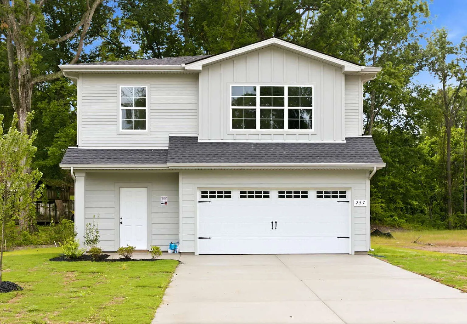 4 bed, 2.5 bath, 1651 sqft, $2,349 — Photo 2
