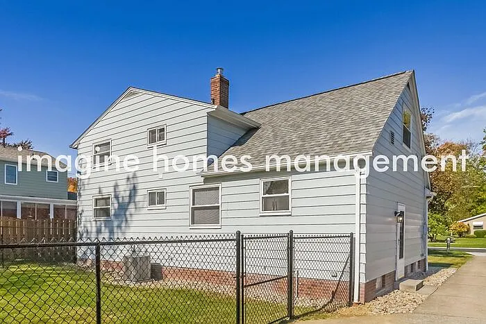 2392 Ashdale Dr — Photo 16