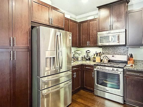 3rd image of 5740 Acacia Ln