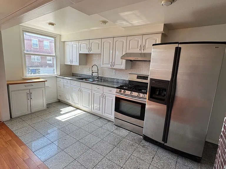 2212 Brighton St — Photo 4