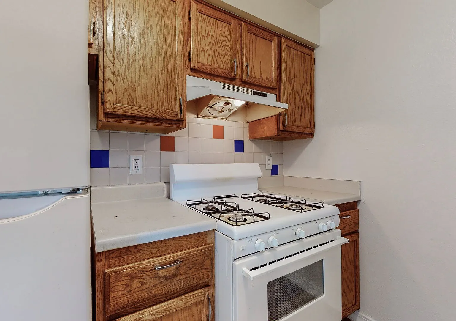 8000 Grand Avenue NE — Photo 3