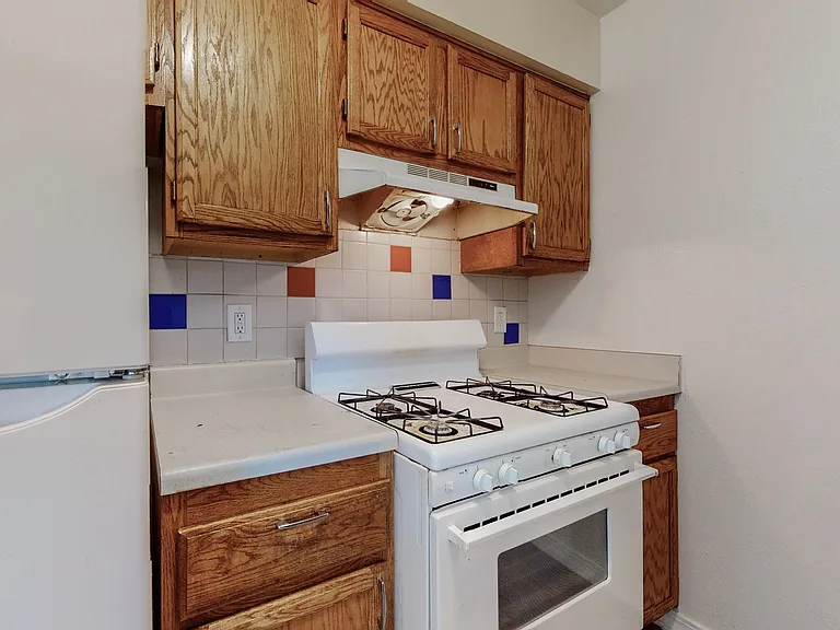 8000 Grand Avenue NE — Photo 3