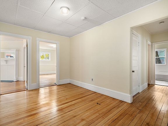 5th image of 10 Royal St #1