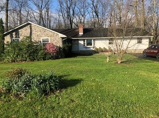 140 Bellflower St, Mount Hope, WV 25880