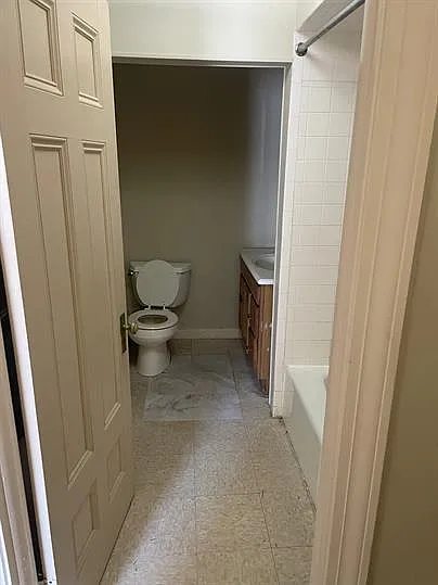 215 West Elm St - 1 — Photo 3