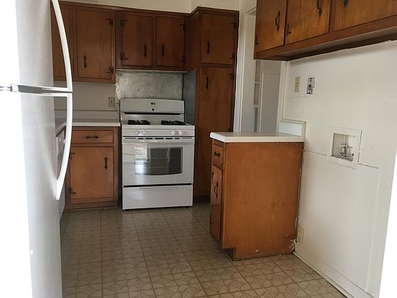 Kitchen with fridge, gas stove and dishwasher