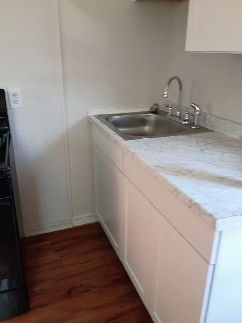 Efficiency for Rent — Photo 2