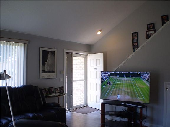 5th image of 1013 Williamsburg Cir