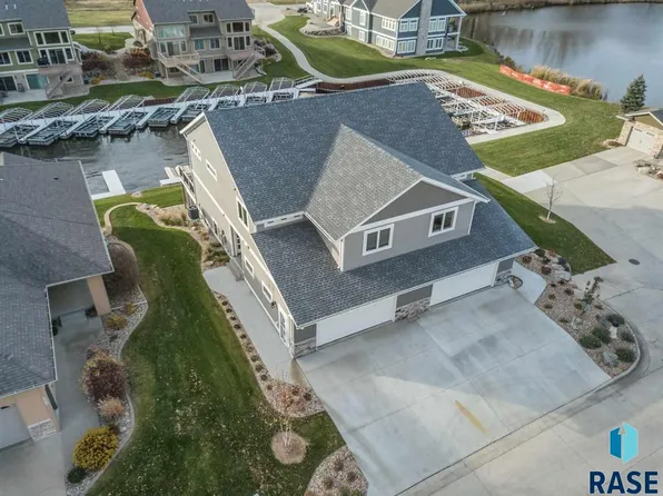 6015 Sunset Blvd, Madison, SD 57042