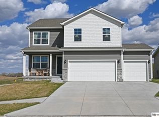 4401 Leawood Dr, Bellevue, NE 68123