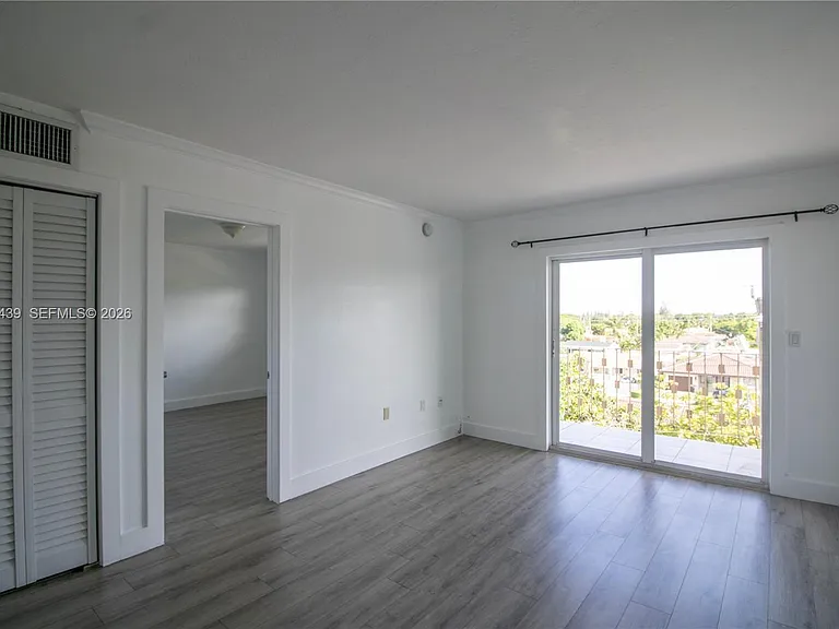 4758 W Flagler St #14 — Photo 2