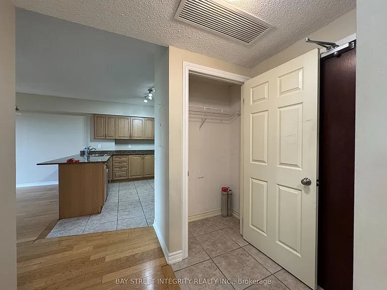 47 Caroline St N #402 — Photo 20