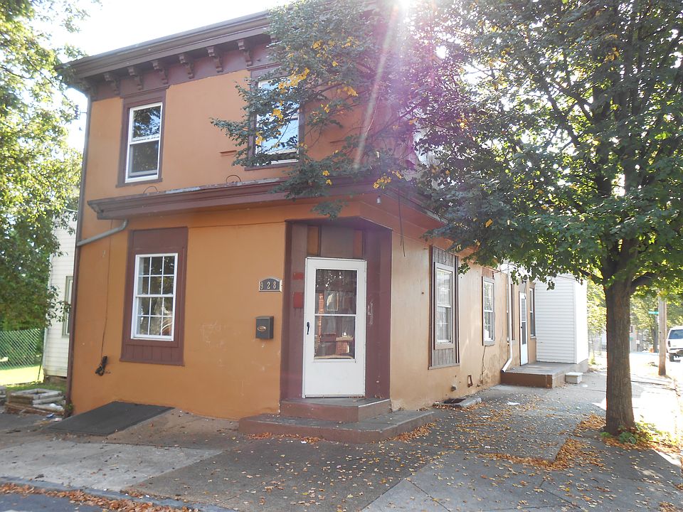 1st image of 928 Marshall St