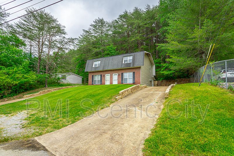 1st image of 5238 Donlyn Ln