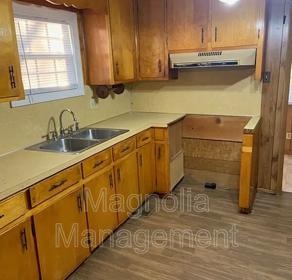 1811 Colonial Ave — Photo 6