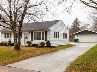 222 Park Ave, Slinger, WI 53086