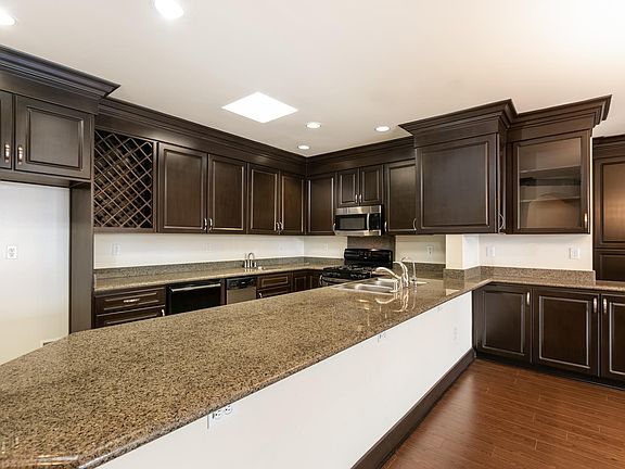 5th image of 1138 Glenville Dr #202