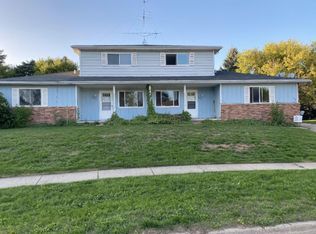 151 Grand Manor Dr, Grand Ledge, MI 48837