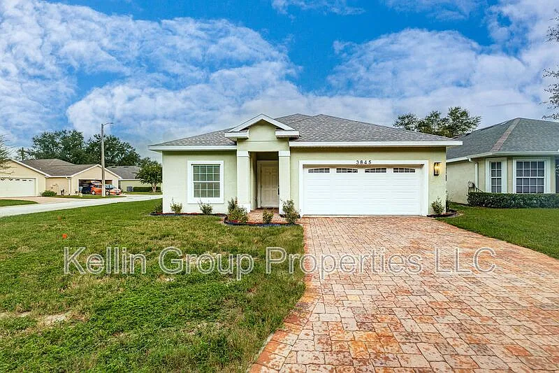 3 bed, 2.0 bath, 1800 sqft, $1,875 — Photo 2