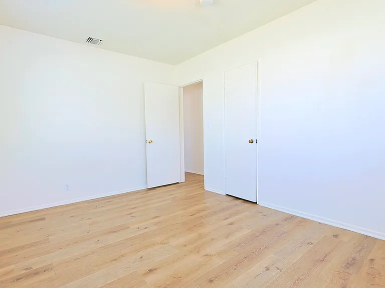 1113 S Pine Dr — Photo 2