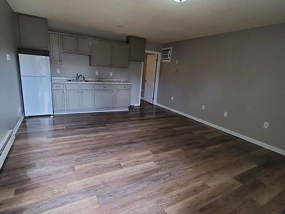 5th image of 2125 Indianola Ave #B4
