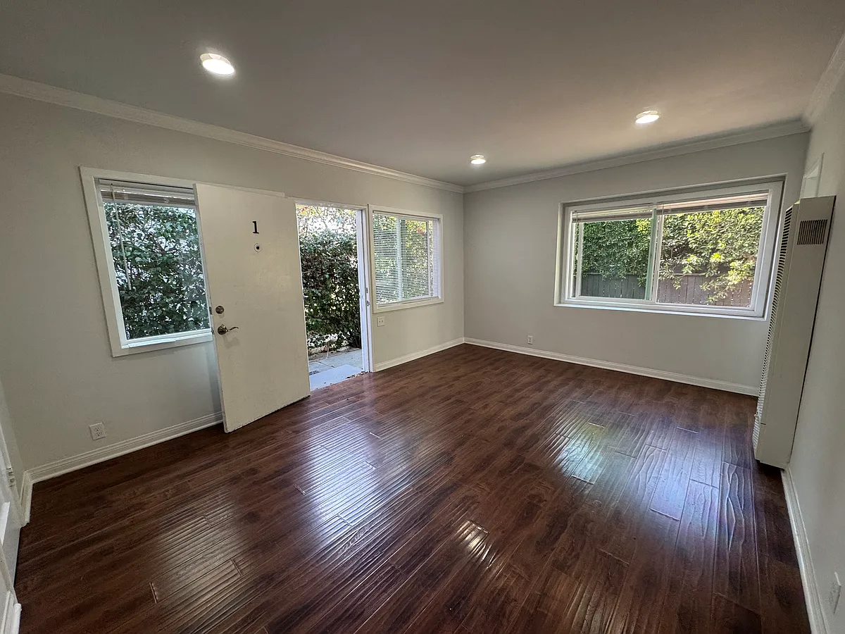 Building Photo - 1648 Preuss Rd #1