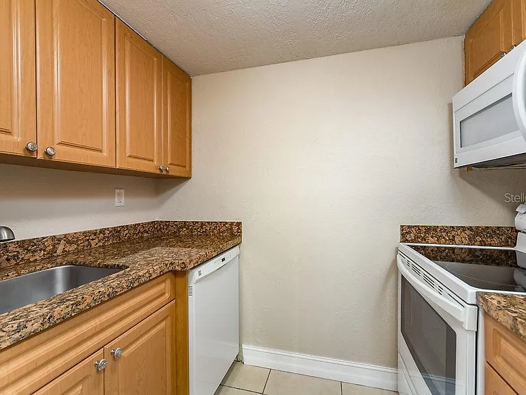 5221 Bayshore Blvd #27 — Photo 10