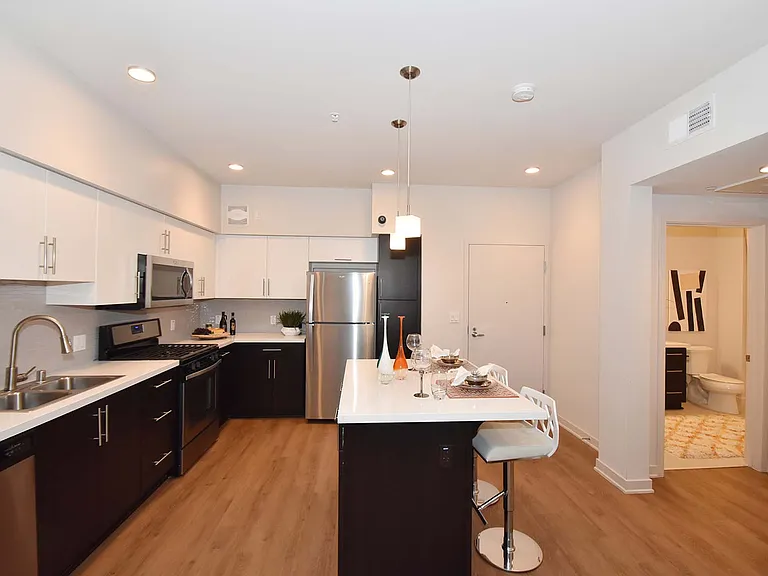 Metropolis Apartments — Photo 35