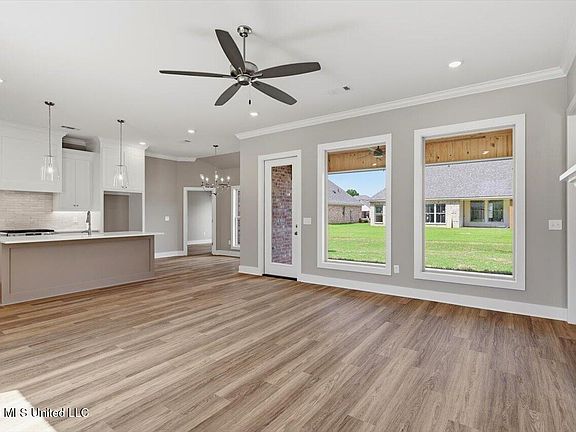 4th image of 345 Brookfield Cir