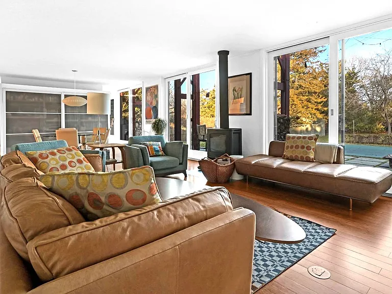 22 Whitney Rd — Photo 3