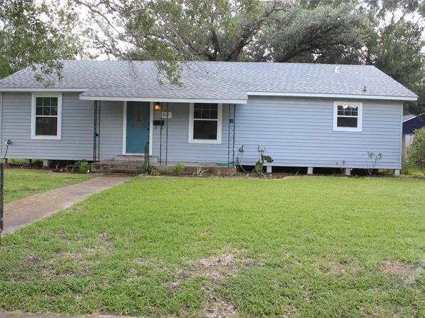 807 Depot St, El Campo, TX 77437