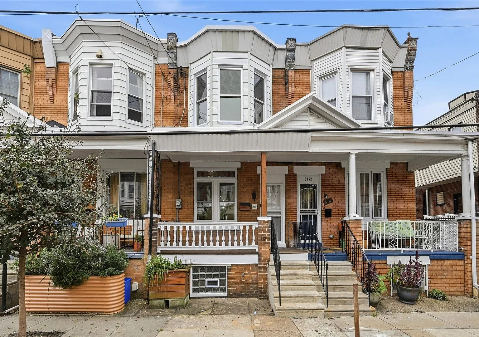 Beautifully updated 2 bed 2 bath House in West Philadelphia with Backyard! — Photo 1