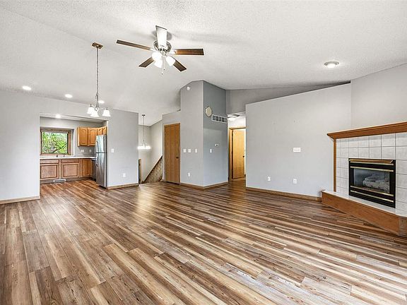 4th image of 660 Molly Dr