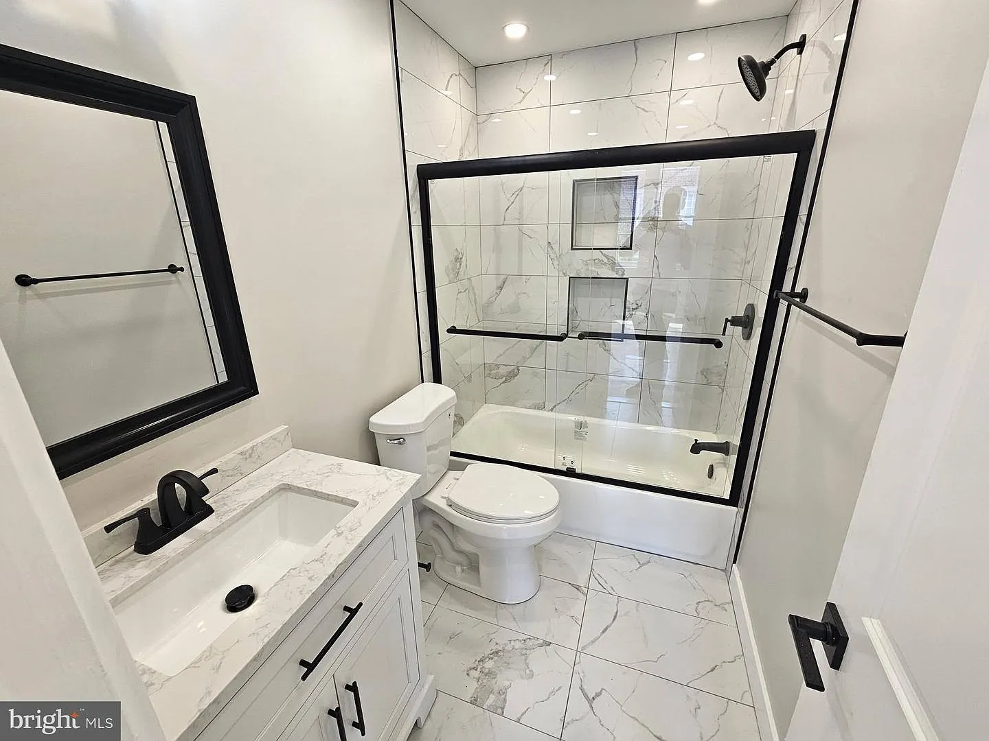 1 bed, 720 sqft, $1,900 — Photo 3