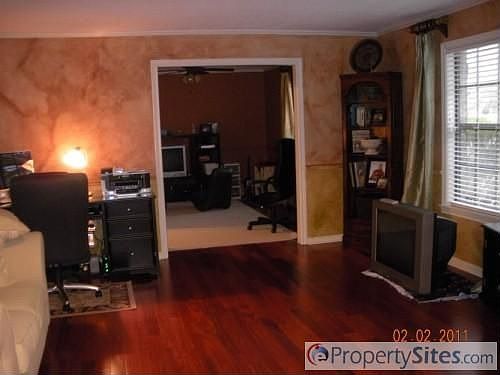 4th image of 105 McAllen Dr