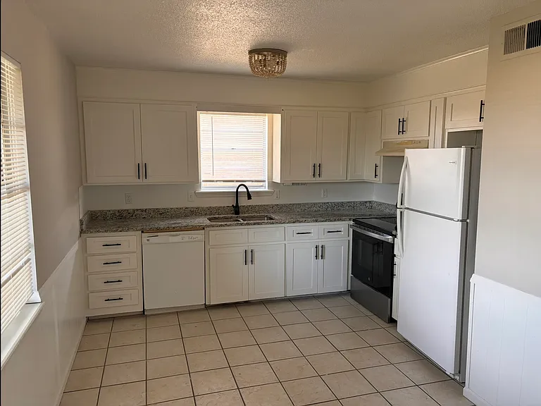 1401 N Shackleford Rd #1401 — Photo 5