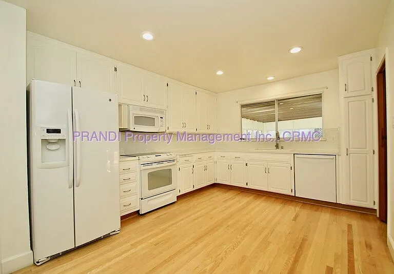 1407 Donna St — Photo 5
