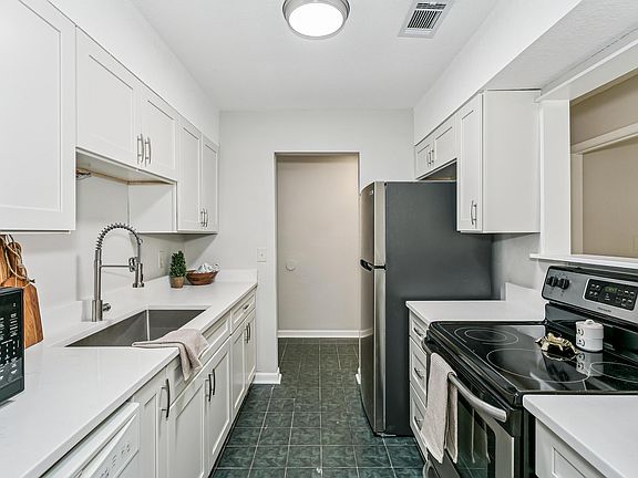 2nd image of 72 8th St